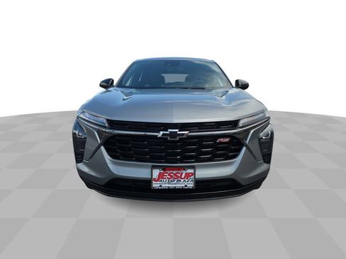 Used 2024 Chevrolet Trax RS FWD image 3