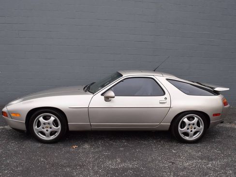 Used 1993 Porsche 928 GTS RWD image 8