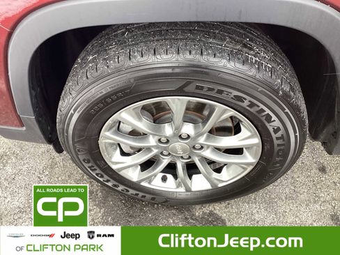 Certified 2020 Jeep Cherokee Latitude Plus w/ Cold Weather Group image 27