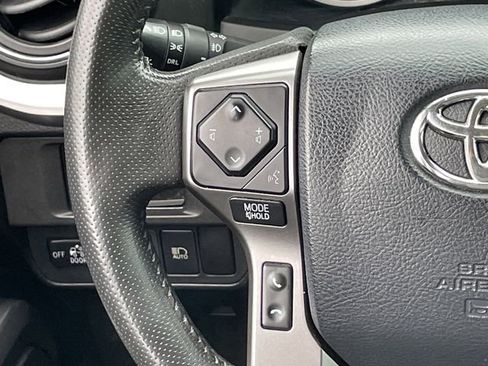 Used 2018 Toyota Tacoma SR5 RWD image 13