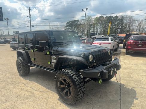Used 2012 Jeep Wrangler Unlimited Rubicon image 3