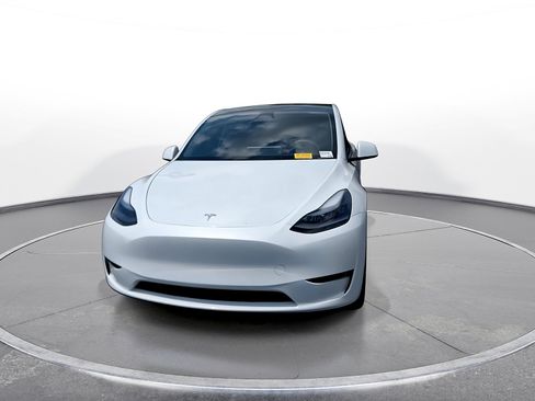 Used 2023 Tesla Model Y Long Range AWD/4WD image 3
