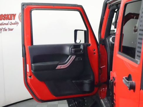 Used 2016 Jeep Wrangler Unlimited Sahara w/ Connectivity Group AWD/4WD image 23