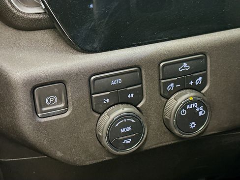 Used 2023 Chevrolet Silverado 1500 LT image 17