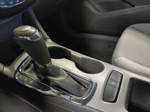 Used 2017 Chevrolet Cruze LS FWD image 26