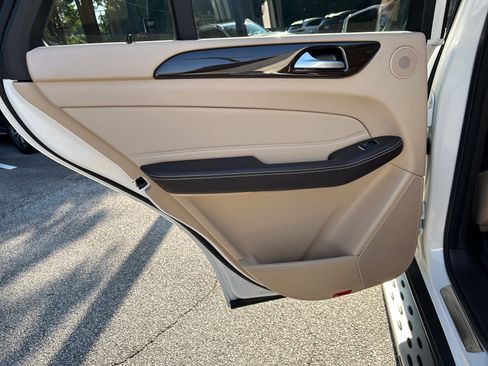 Used 2019 Mercedes-Benz GLE 400 4MATIC image 37