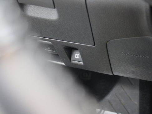 Used 2021 Toyota Highlander XLE image 36