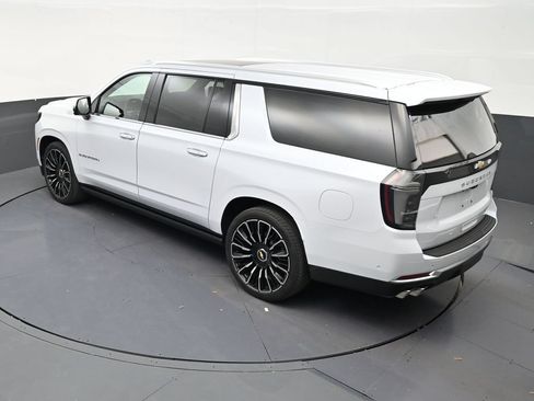 Used 2026 Chevrolet Suburban High Country AWD/4WD image 13
