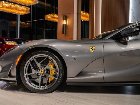 Used 2019 Ferrari 812 Superfast RWD image 13