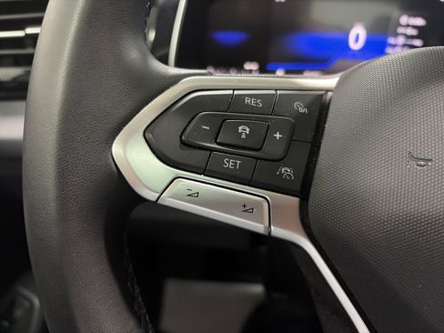 Certified 2025 Volkswagen Jetta SE image 16