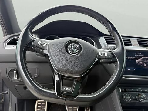 Used 2020 Volkswagen Tiguan SE R-Line AWD/4WD image 12