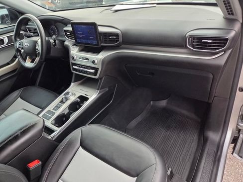 Used 2022 Ford Explorer XLT w/ Equipment Group 202A RWD image 14
