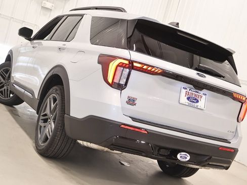 New 2026 Ford Explorer ST-Line w/ ST-Line Street Pack image 35