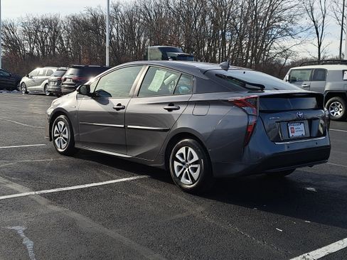 Used 2017 Toyota Prius Two image 4