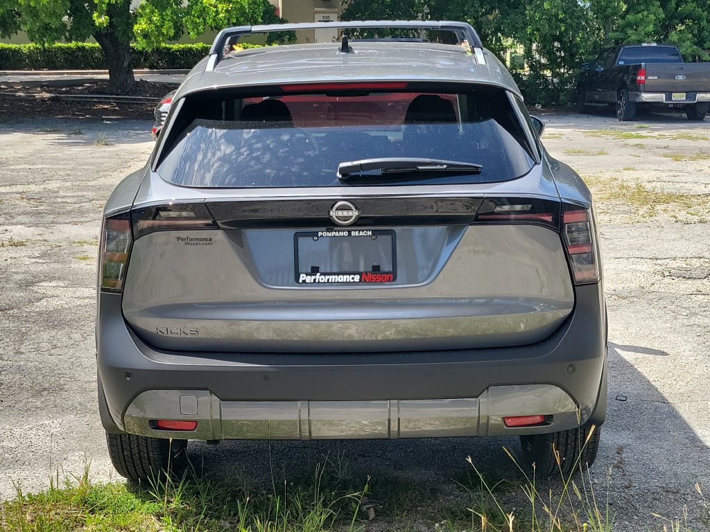 New 2027 Nissan Kicks SR FWD image 7