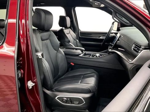 Used 2022 Jeep Wagoneer Series II AWD/4WD image 8