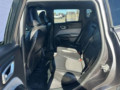 Used 2023 Jeep Compass Latitude w/ Convenience Group AWD/4WD image 10