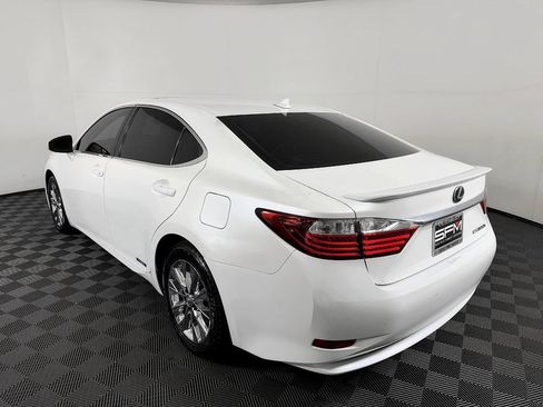 Used 2014 Lexus ES 300h w/ Luxury Package w/Bamboo Trim FWD image 15