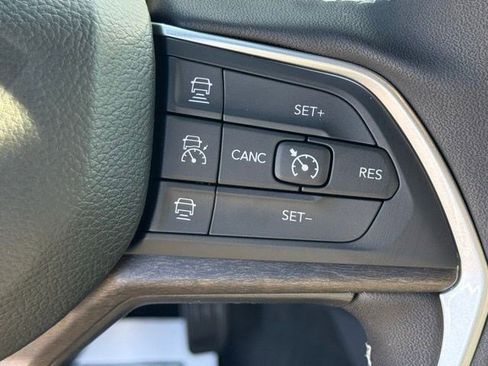New 2025 Jeep Grand Cherokee Limited w/ Trailer Tow Package AWD/4WD image 18