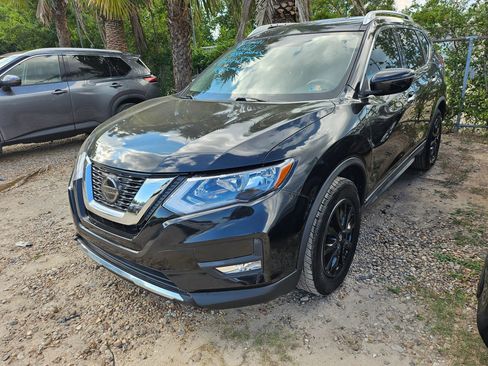 Used 2020 Nissan Rogue SV FWD image 1