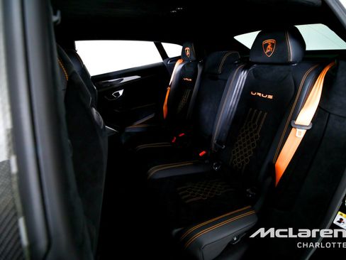 Used 2023 Lamborghini Urus Performante AWD/4WD image 18