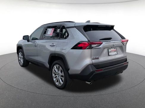 Used 2022 Toyota RAV4 XLE Premium FWD image 4