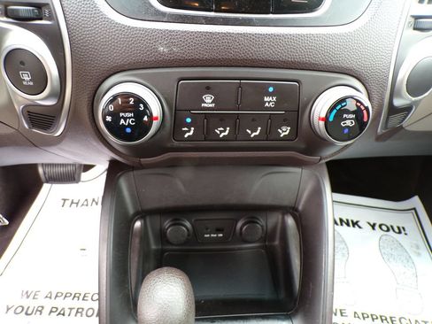 Used 2012 Hyundai Tucson GL FWD image 26