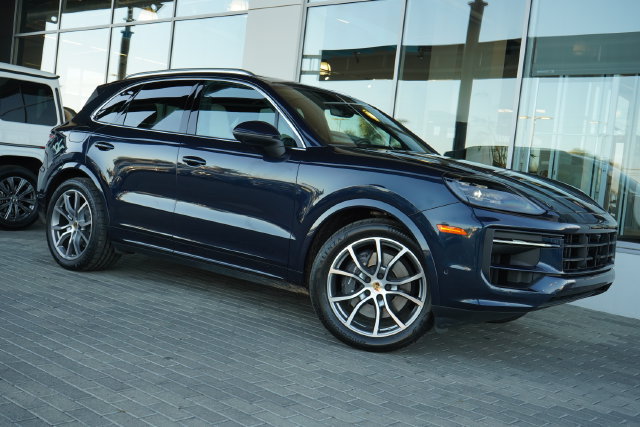 Used 2024 Porsche Cayenne AWD/4WD image 1