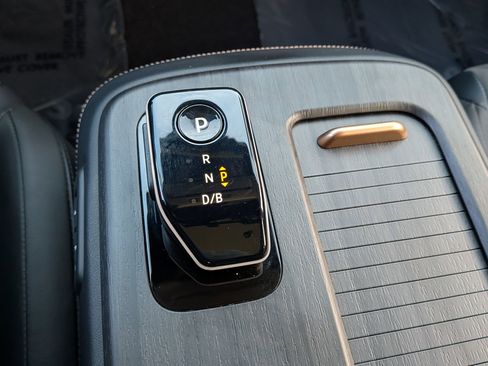 Certified 2024 Nissan Ariya FWD image 17