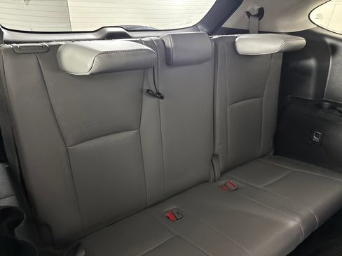 Used 2021 Toyota Highlander XLE AWD/4WD image 30