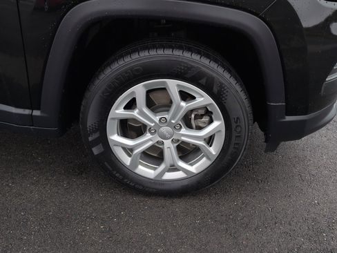 Used 2024 Jeep Compass Latitude image 9