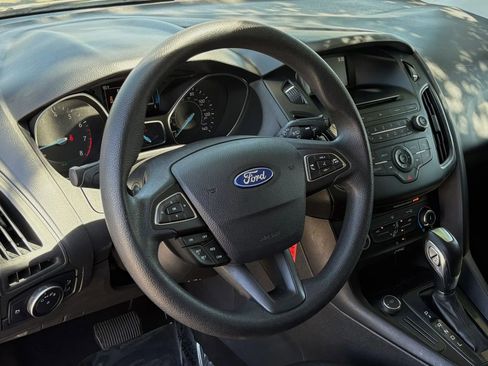 Used 2016 Ford Focus SE FWD image 12