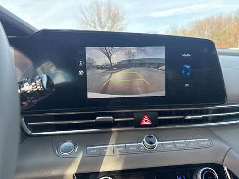 Used 2023 Hyundai Elantra SEL w/ Convenience Package image 16