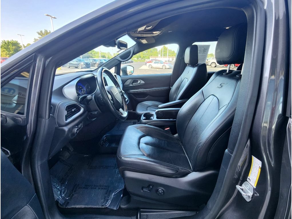 Used 2021 Chrysler Pacifica Touring-L w/ Premium & Safety Sphere Group FWD image 20