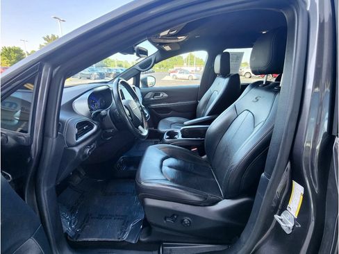 Used 2021 Chrysler Pacifica Touring-L w/ Premium & Safety Sphere Group FWD image 20