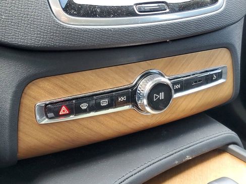 Certified 2024 Volvo XC90 B6 Plus w/ Protection Package Premier image 26