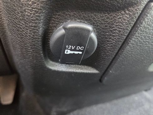 Used 2023 RAM 1500 Classic SLT AWD/4WD image 38