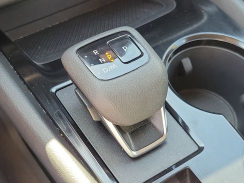 Used 2025 Nissan Rogue SV image 27