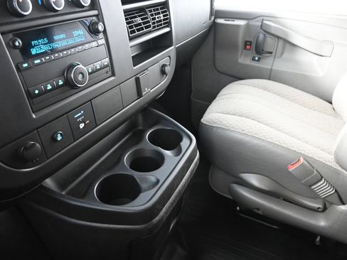 Used 2017 Chevrolet Express 3500 RWD image 30