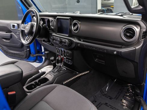 Used 2022 Jeep Wrangler Unlimited Rubicon 4xe w/ Dual Top Group AWD/4WD image 38