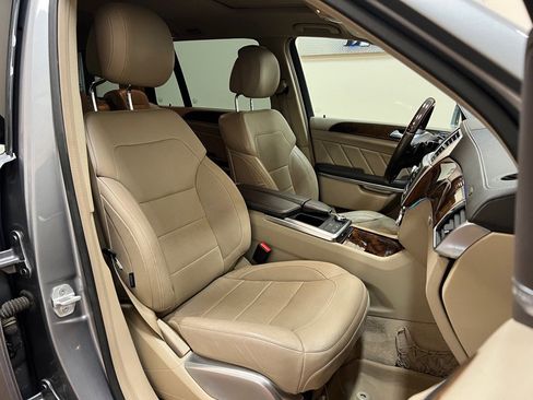 Used 2015 Mercedes-Benz GL 550 4MATIC image 39