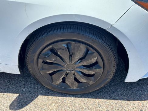 Used 2025 Toyota Corolla LE FWD image 8