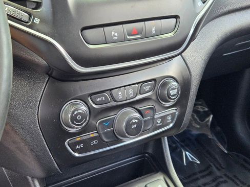 Used 2021 Jeep Cherokee Altitude image 26