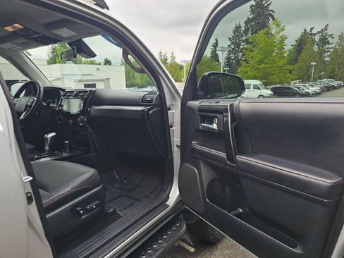Used 2020 Toyota 4Runner TRD Off-Road Premium AWD/4WD image 11