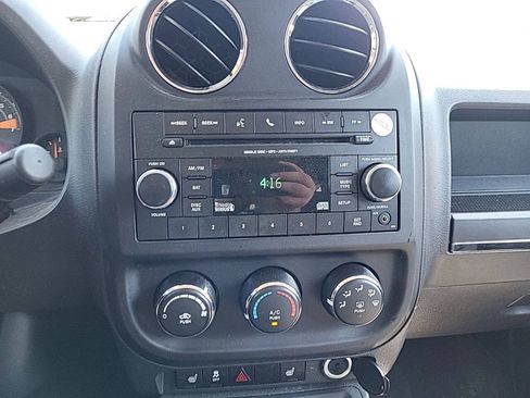 Used 2015 Jeep Patriot Latitude w/ Sun/Sound Group AWD/4WD image 8