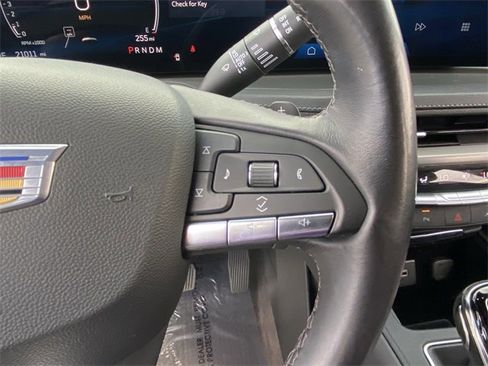 Used 2024 Cadillac XT4 Premium Luxury image 9
