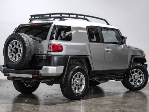 Used 2011 Toyota FJ Cruiser 4WD w/ Upgrade Pkg image 10