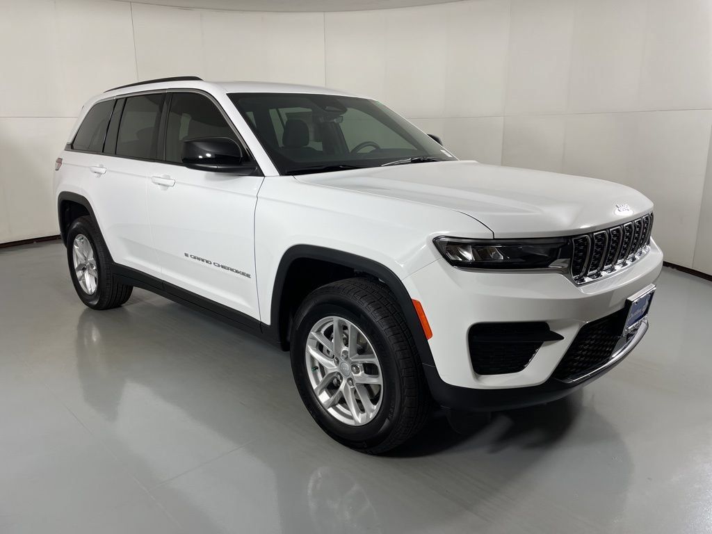 New 2025 Jeep Grand Cherokee Laredo X w/ Luxury Tech Group I AWD/4WD image 2