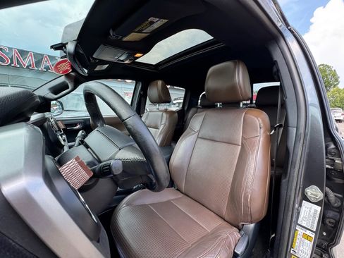 Used 2016 Toyota Tacoma Limited image 9