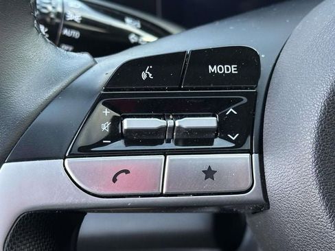 Used 2025 Hyundai Elantra SEL image 26